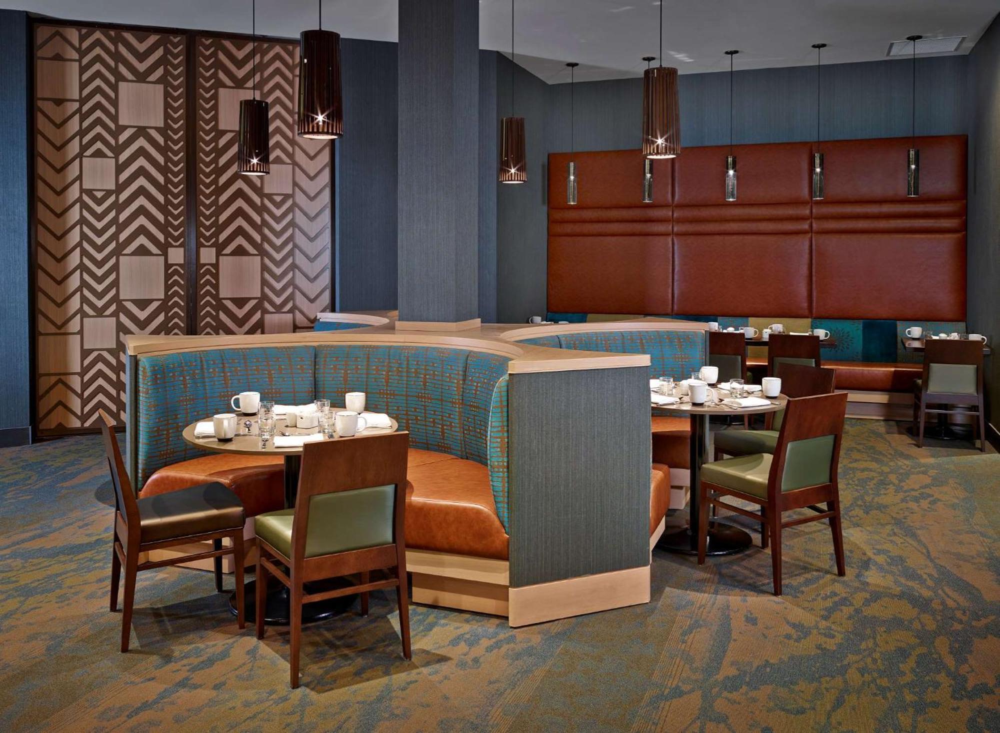 Doubletree By Hilton Hotel & Conference Centre Regina Extérieur photo