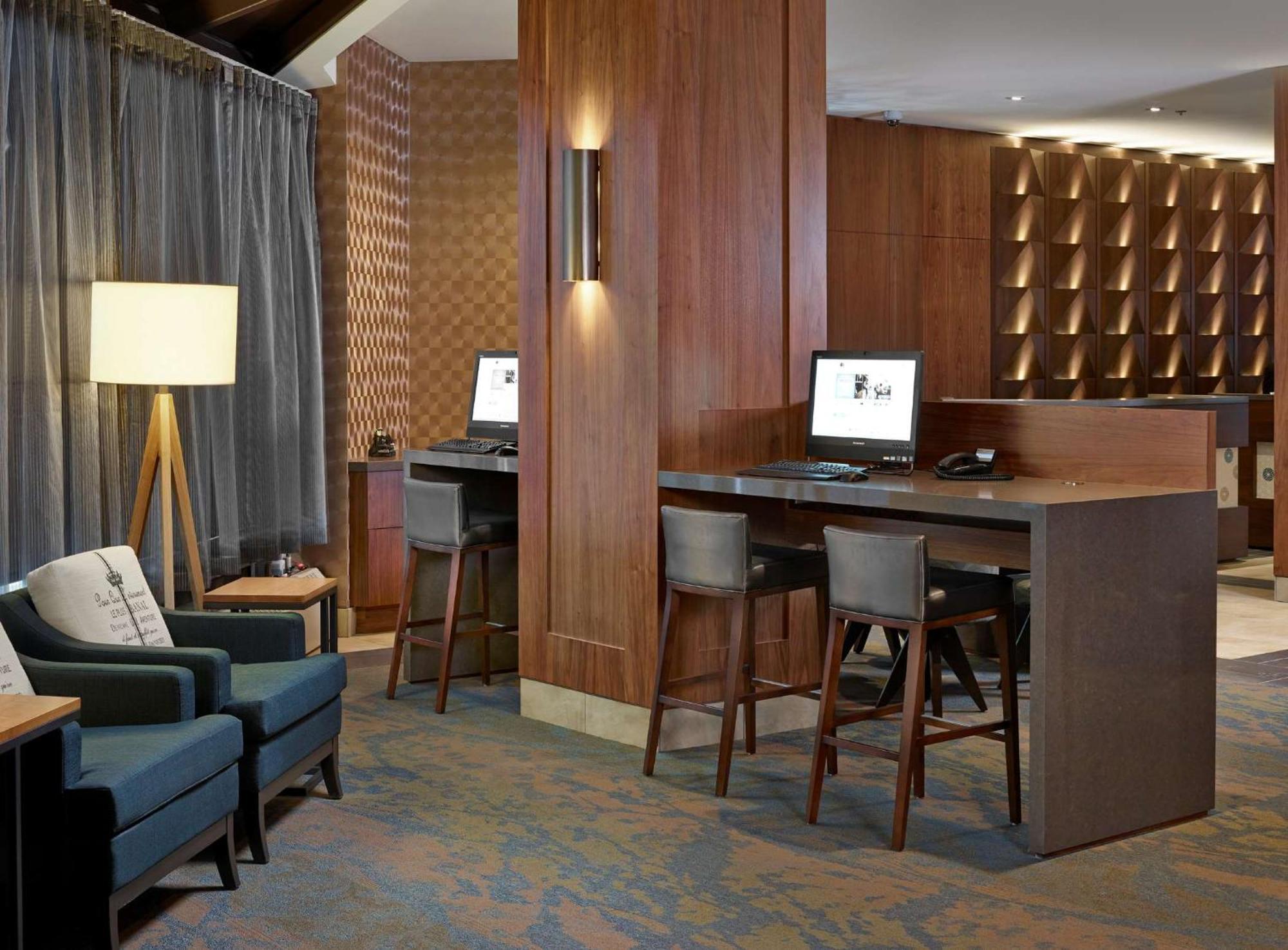 Doubletree By Hilton Hotel & Conference Centre Regina Extérieur photo