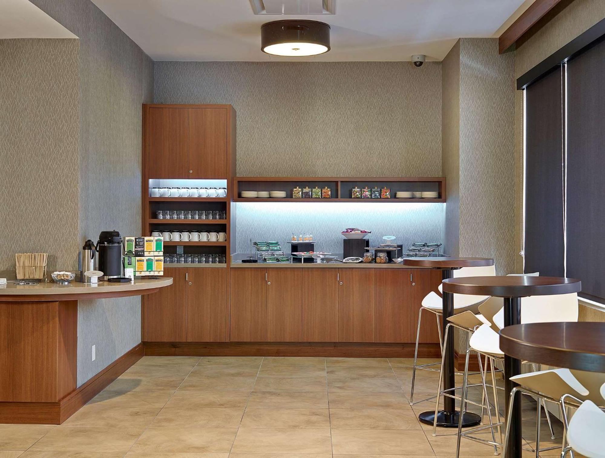 Doubletree By Hilton Hotel & Conference Centre Regina Extérieur photo