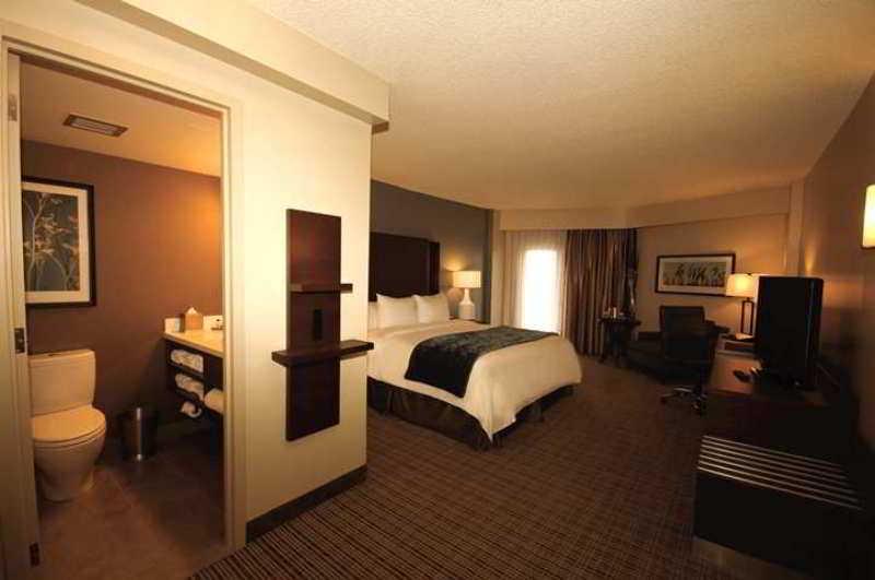 Doubletree By Hilton Hotel & Conference Centre Regina Extérieur photo